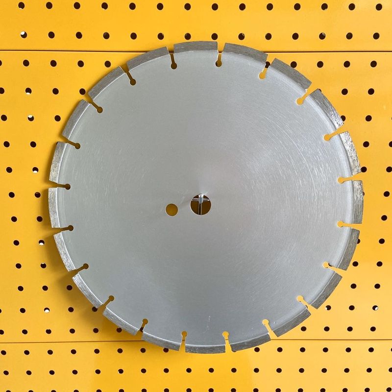 تیغه اره الماس برش خشک بتن گرانیت جوش داده شده با لیزر Huachang 7 اینچ 180×2.4/1.8×10×13T